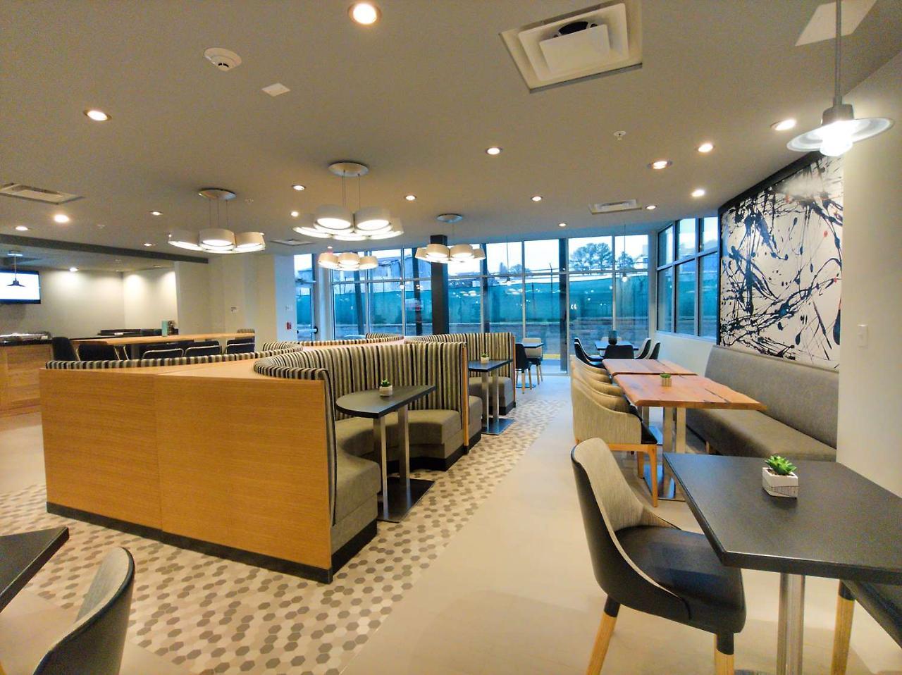 Radisson Hotel Atlanta Airport College Park Exterior photo