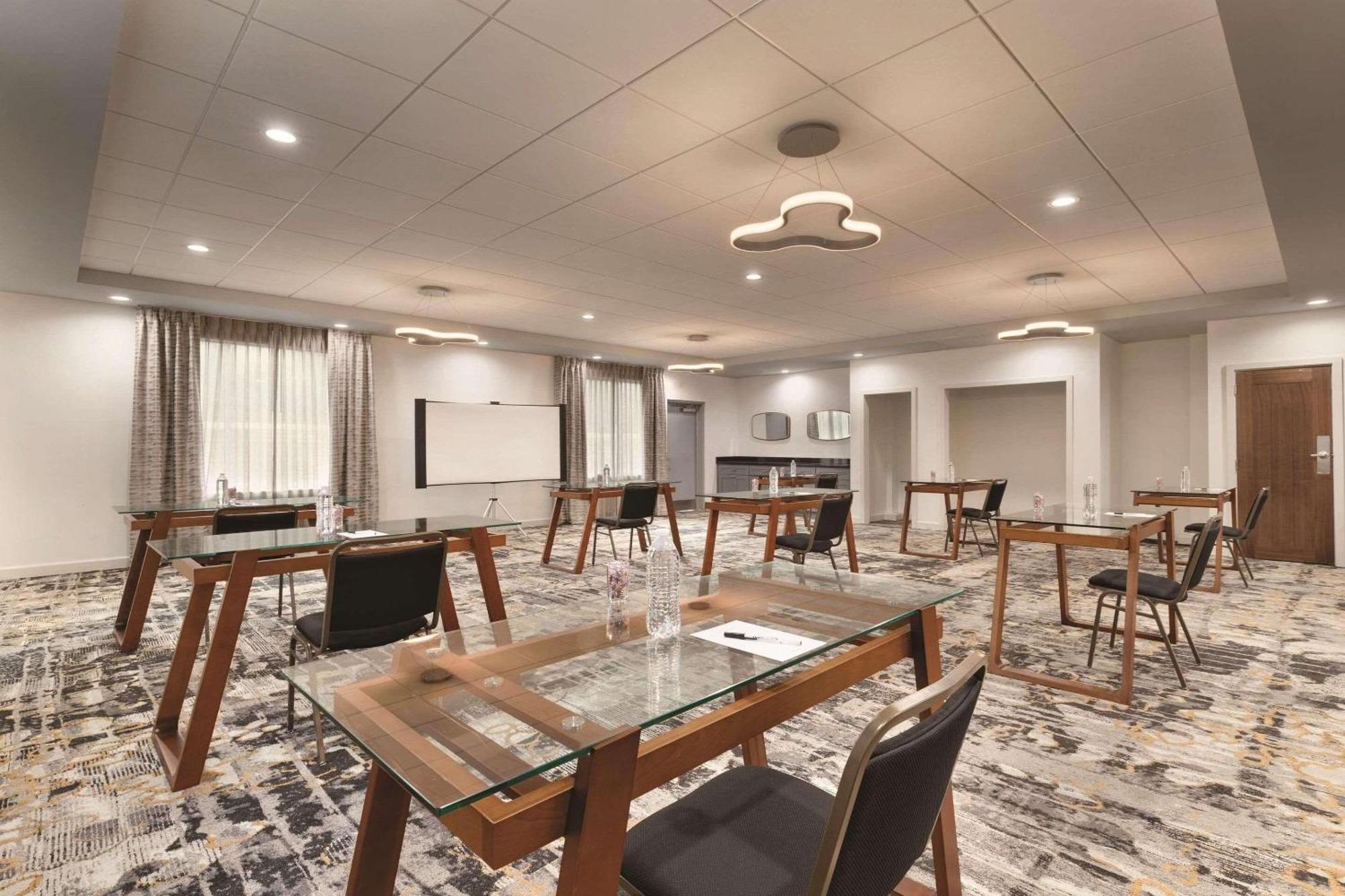 Radisson Hotel Atlanta Airport College Park Exterior photo