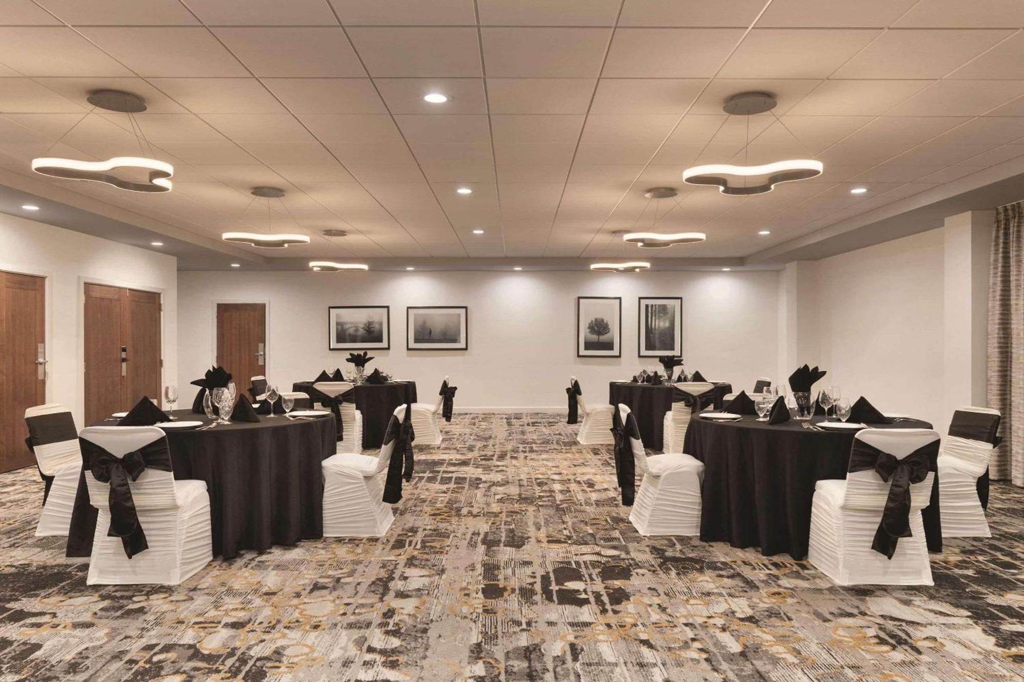 Radisson Hotel Atlanta Airport College Park Exterior photo